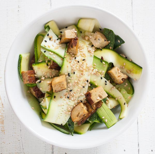 Zucchini-Gurken-Salat mit Räuchertofu- The Vegetarian Diaries