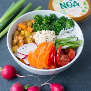 vegane Gemüse-Bowl mit Hummus von NOA - The Vegetarian Diaries