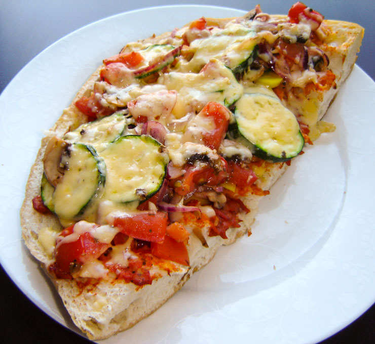 vegetarische Fladenbrot Pizza - The Vegetarian Diaries