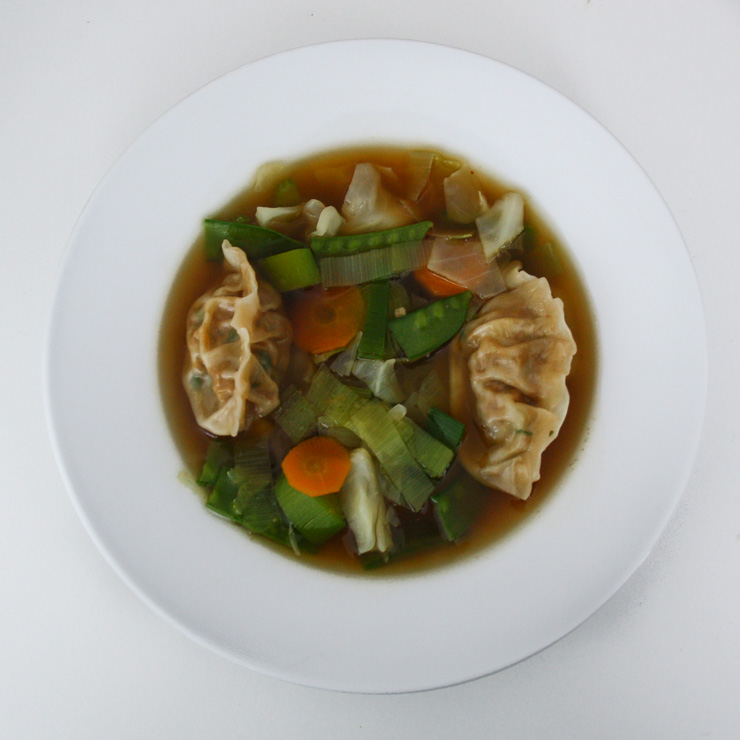 Gemüsesuppe mit selbstgemachten Dumplings - The Vegetarian Diaries