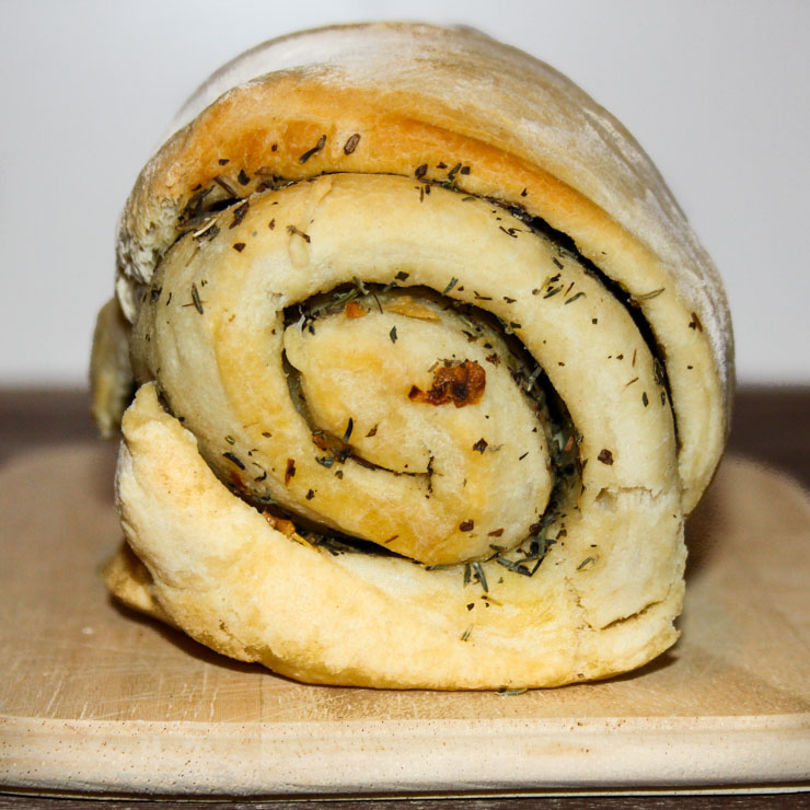 gerolltes Focaccia mit Knoblauch - The Vegetarian Diaries gerolltes Focaccia mit Knoblauch - The Vegetarian Diaries