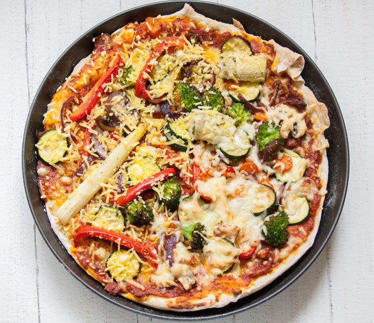 Pizza Vegetaria mit Spargel und Gemüse - The Vegetarian Diaries