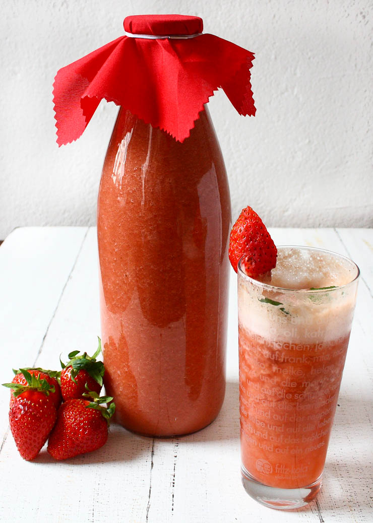 selbst gemachte Erdbeer-Rharbarber-Limonade - The Vegetarian Diaries