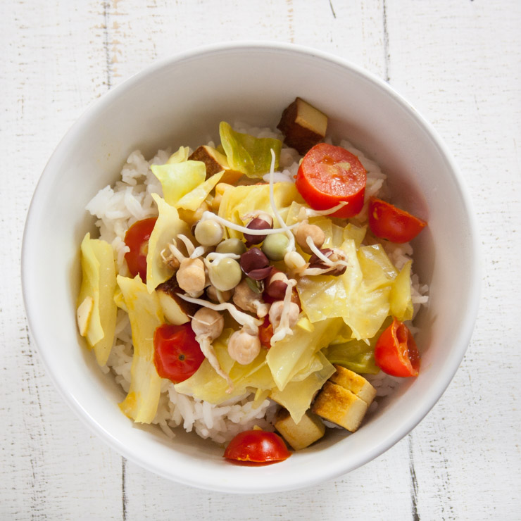 Räuchertofu-Reis mit Weißkohl - The Vegetarian Diaries