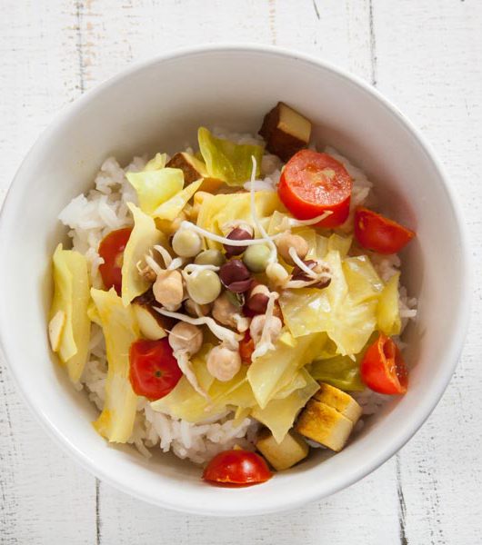 Räuchertofu-Reis mit Weißkohl und Zitronengras - The Vegetarian Diaries