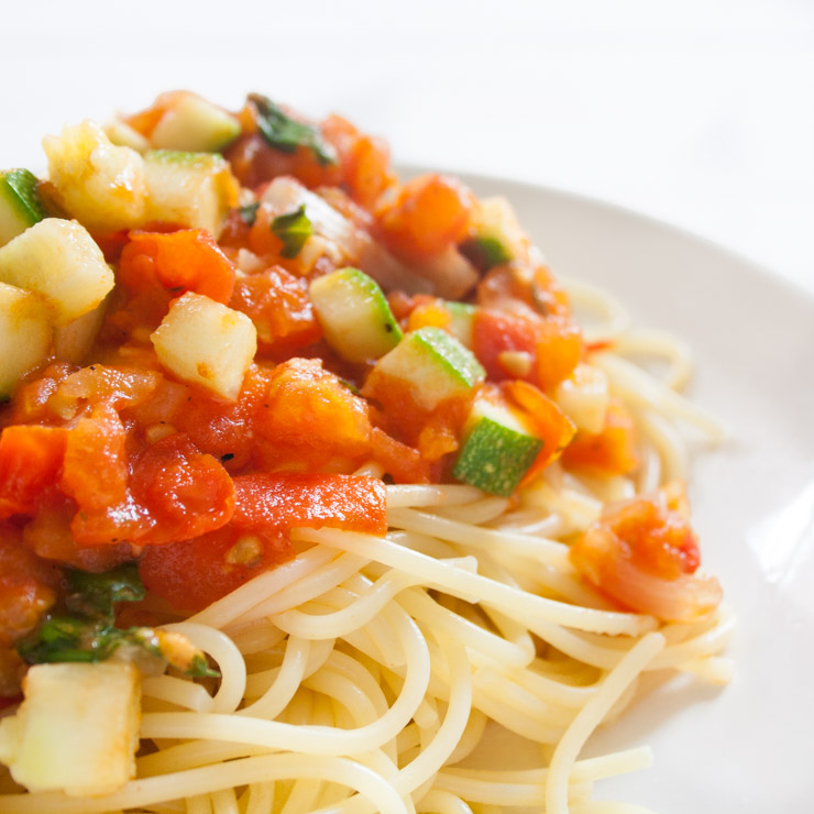 Tomaten-Sugo-Zucchini - The Vegetarian Diaries