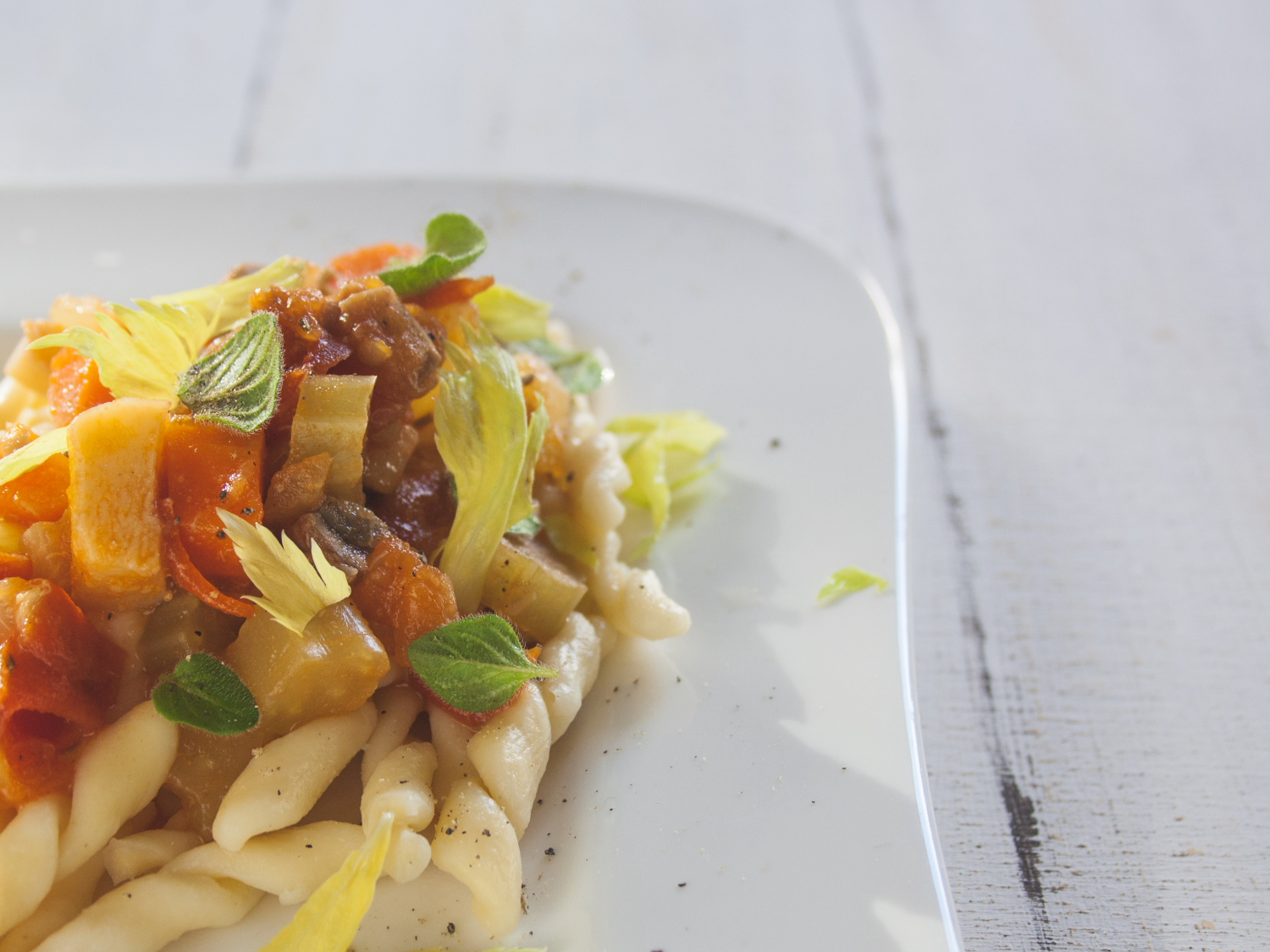 herbstliche Pilz-Bolognese mit Strozzapreti – The Vegetarian Diaries