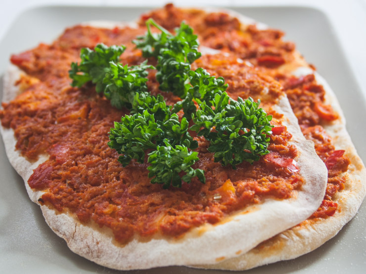 vegetarische türkische Pizza - Lahmacun - The Vegetarian Diaries
