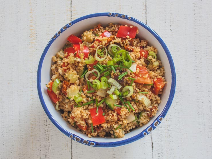 veganer Couscous-Salat als perfekte Grillbeilage - The Vegetarian Diaries