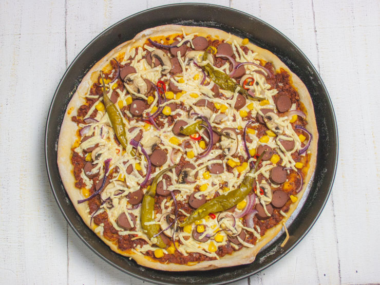 Pizza mit veganen Würstchen - The Vegetarian Diaries