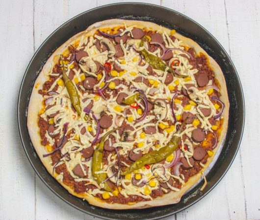 Rezept - Pizza mit veganen Würstchen - The Vegetarian Diaries