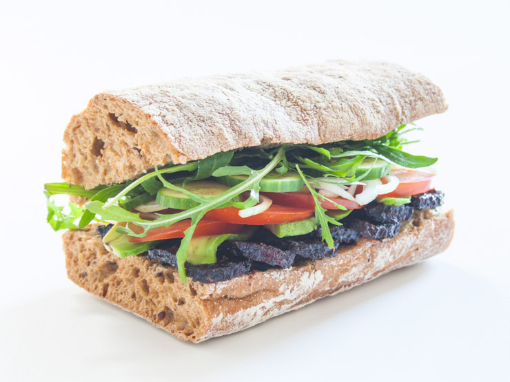 veganes Sandwich mit Bärlauch und Avodaco - The Vegetarian Diaries
