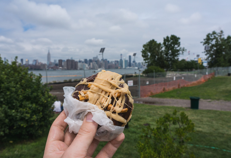 A Brooklyn Flea Food Market - Donut - vegan New York