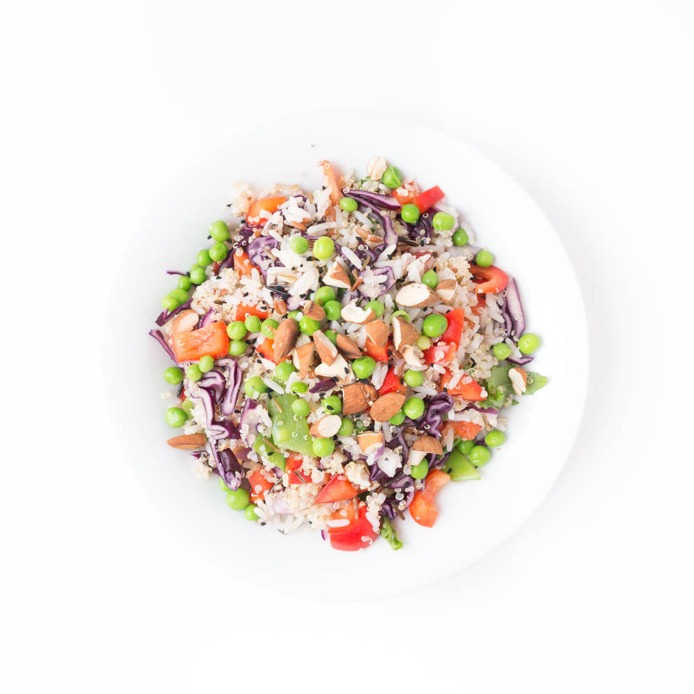 veganer Quinoa-Reis-Salat mit Chili Dressing