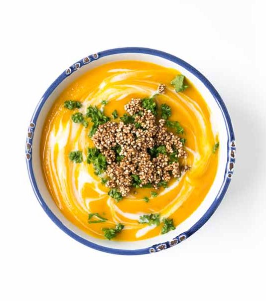 vegane Möhren-Curry-Suppe mit geröstetem Quinoa - vegan, glutenfrei