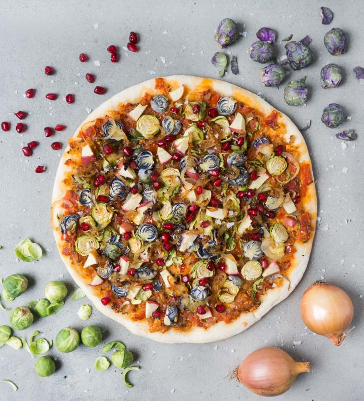 winterliche Pizza mit Rosenkohl - The Vegetarian Diaries