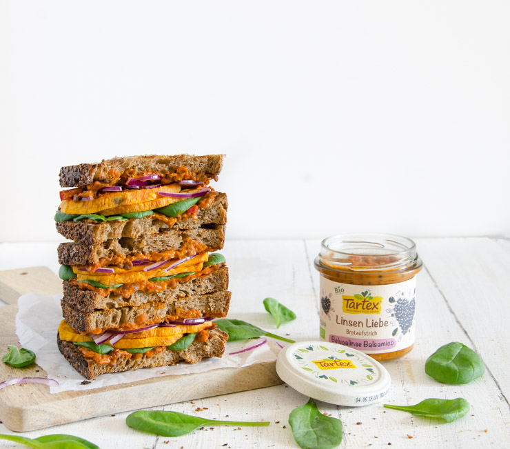Sandwich mit gerösteter Süßkartoffel und Baby-Spinat - The Vegetarian Diaries