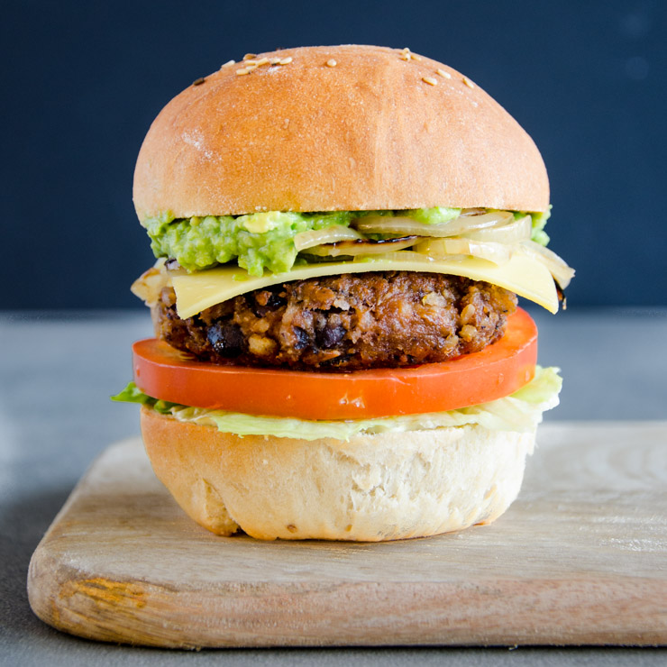 veganer Bohnen-Walnuss Burger - The Vegetarian Diaries